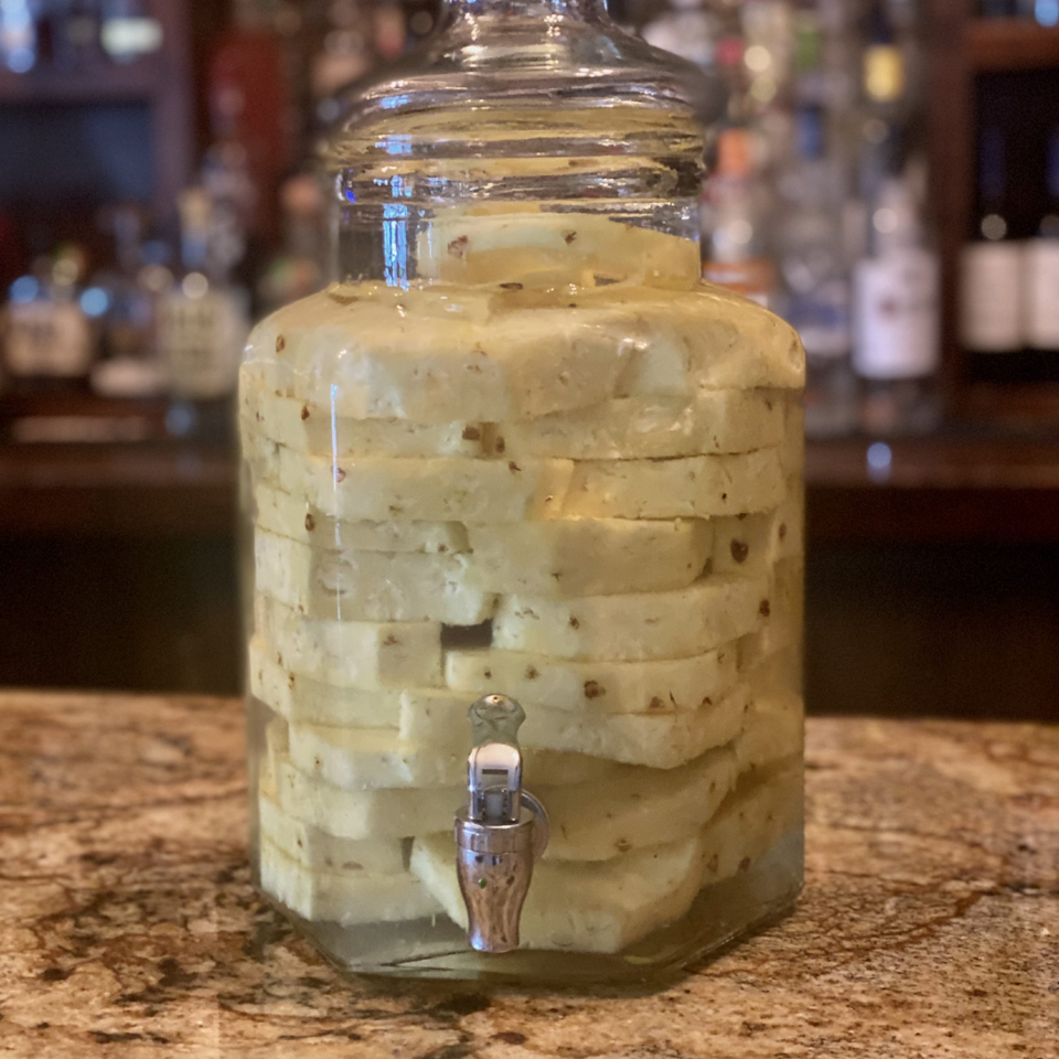 Glass beverage dispenser with pineapple slices